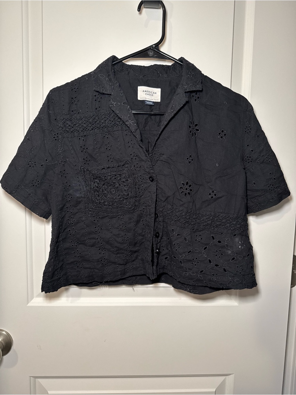 American Eagle Outfitters Black Eyelet Button-Front Cropped Shirt